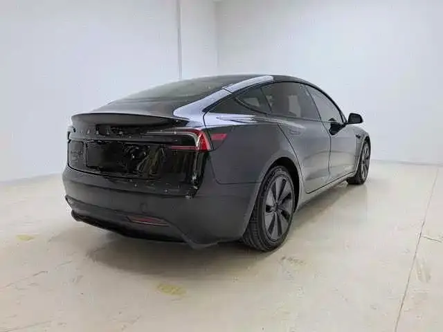 Tesla Model 3 — фото 4