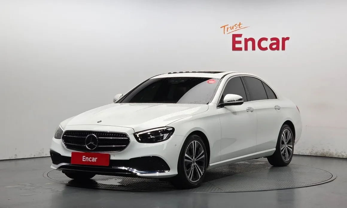 Mercedes-Benz E-Class — фото 1