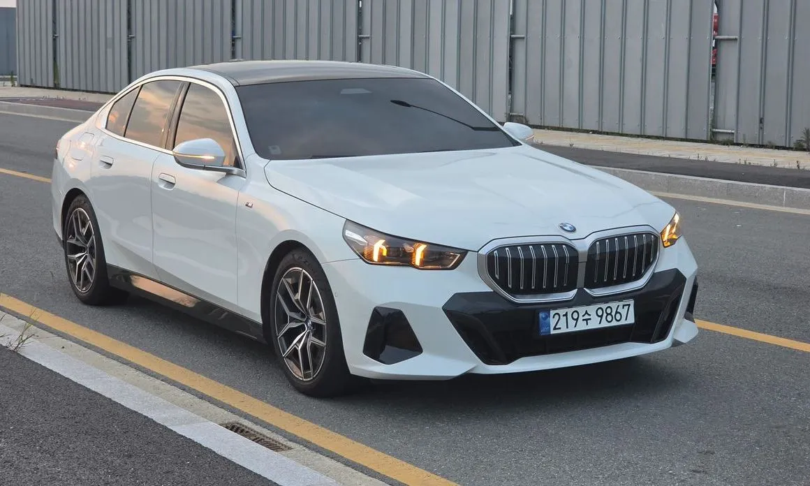 BMW 5-Series 2024 из KR, фото 7