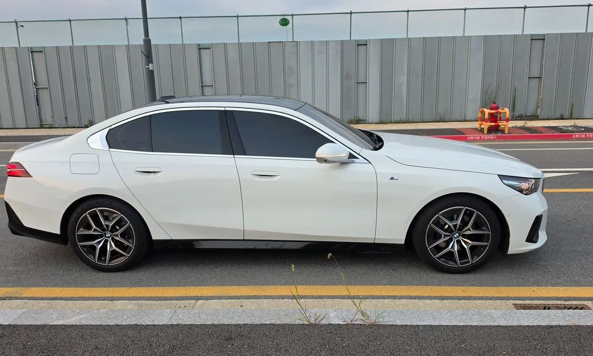 BMW 5-Series 2024 из KR, фото 9
