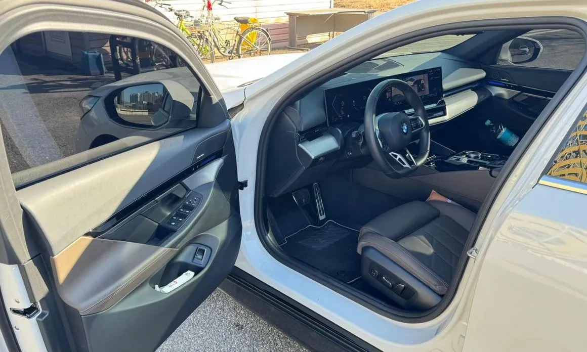 BMW 5-Series 2024 из KR, фото 2