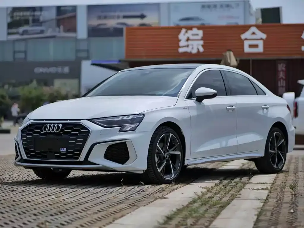 Audi A3 — фото 1