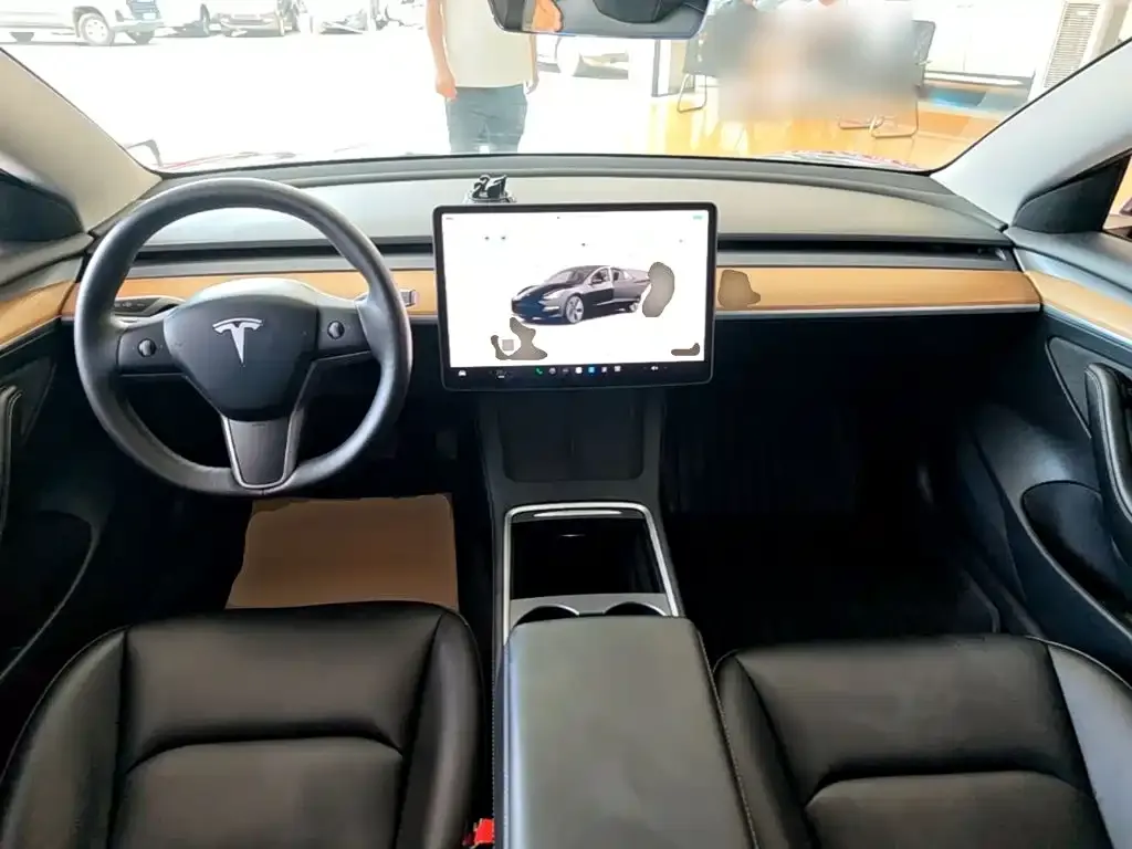Tesla Model 3 — фото 7