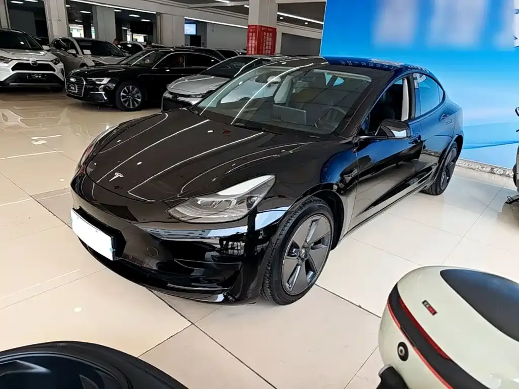 Tesla Model 3 — фото 9