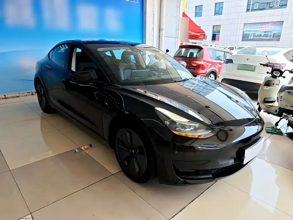 Tesla Model 3 — фото 5