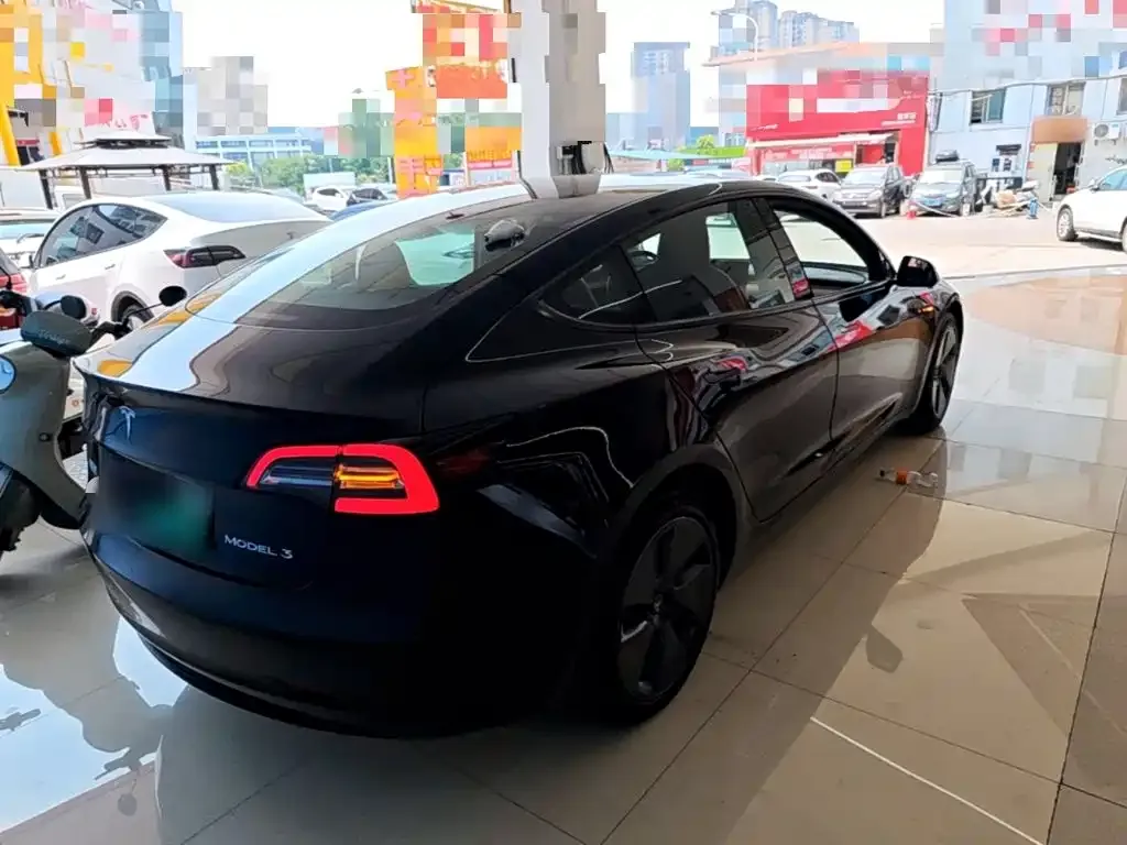 Tesla Model 3 — фото 6