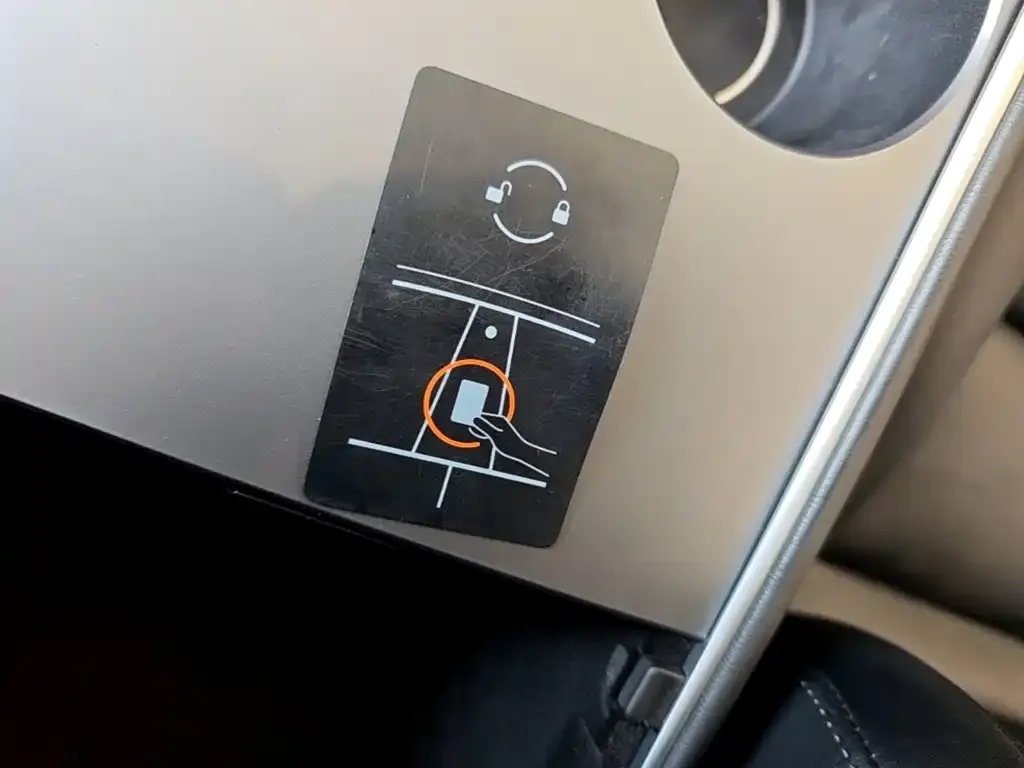 Tesla Model 3 — фото 2