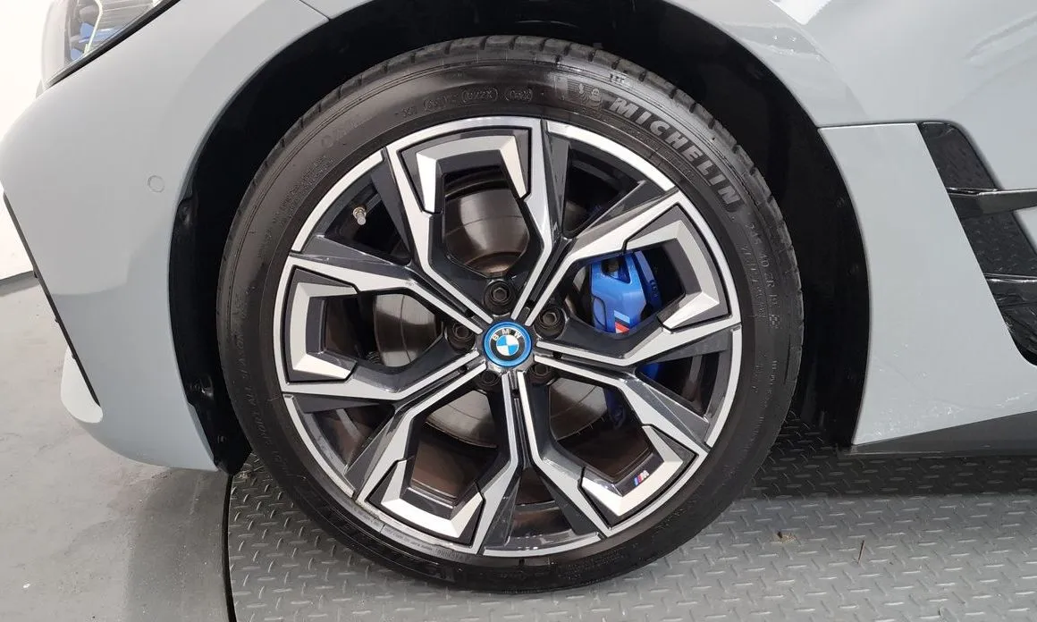 BMW i4 — фото 3