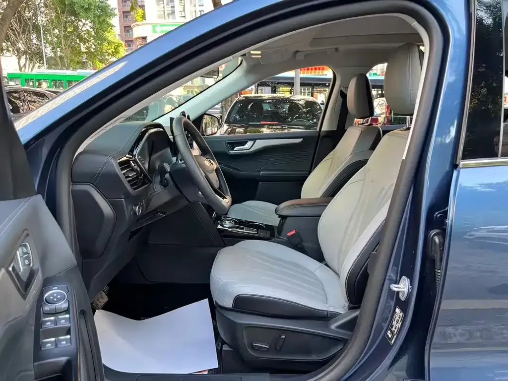 Ford Escape 2023 из CN, фото 2