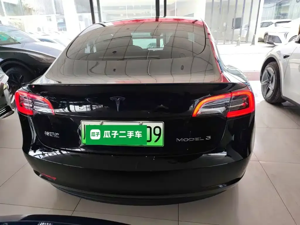Tesla Model 3 — фото 7