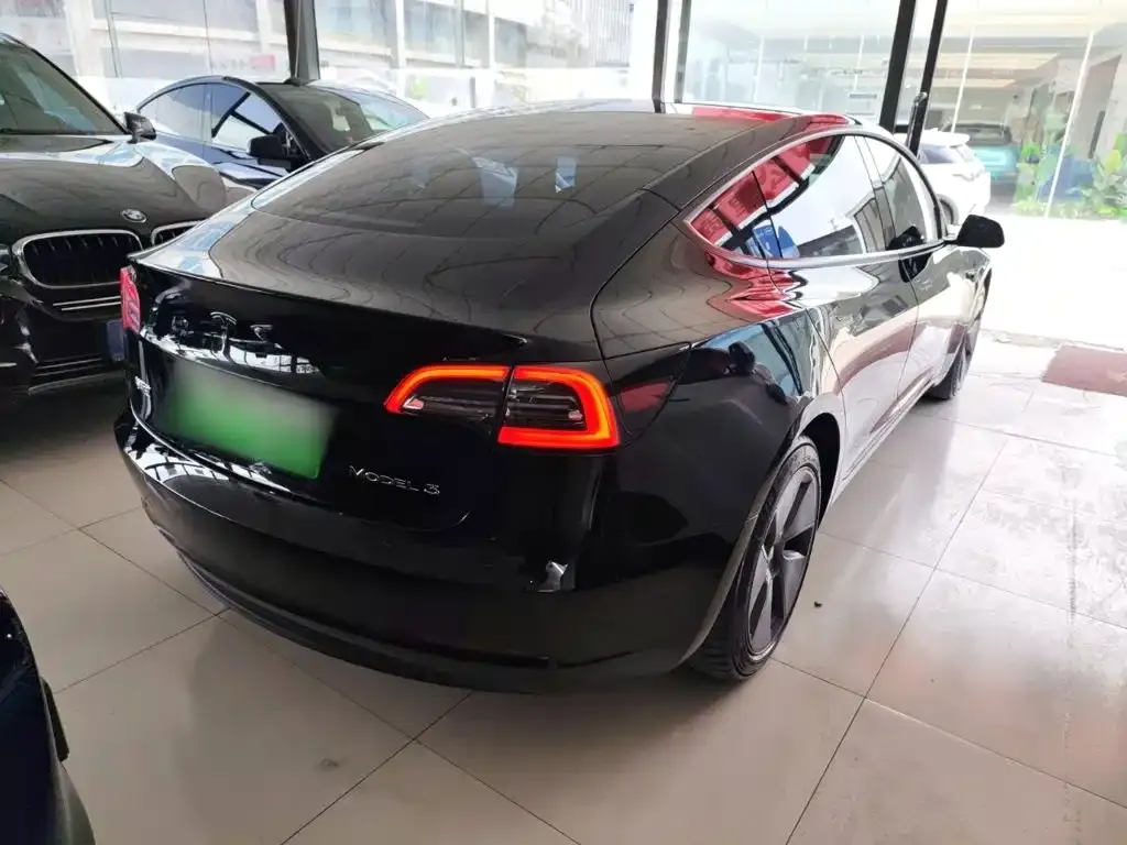 Tesla Model 3 — фото 8