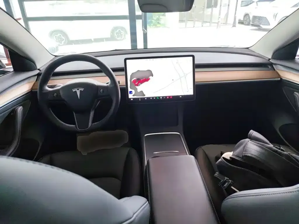 Tesla Model 3 — фото 9