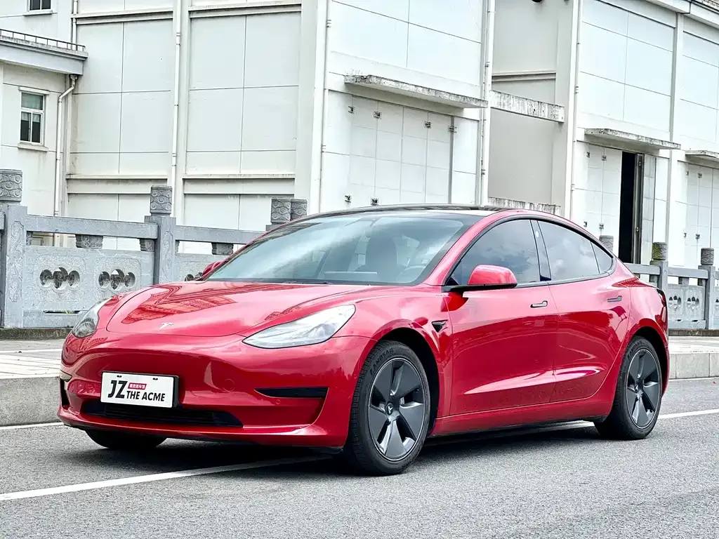 Tesla Model 3 — фото 1