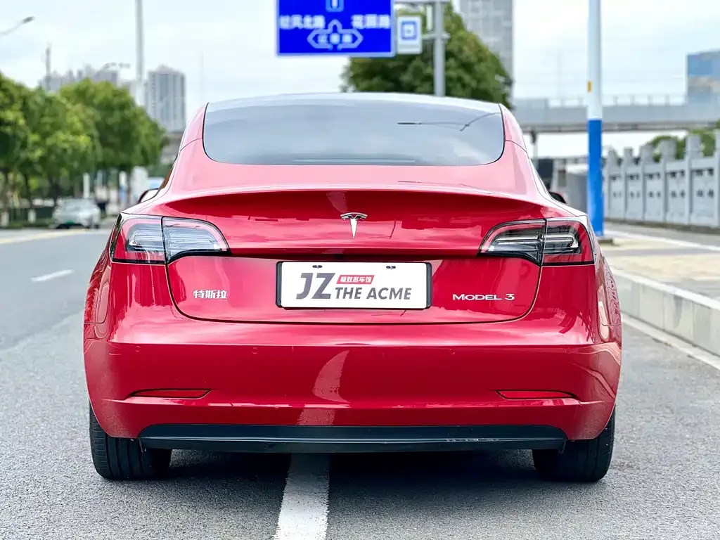 Tesla Model 3 — фото 4