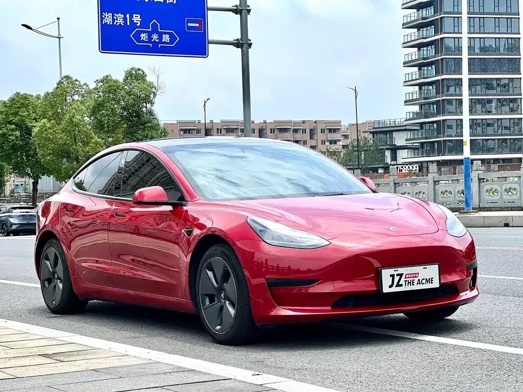 Tesla Model 3 — фото 10