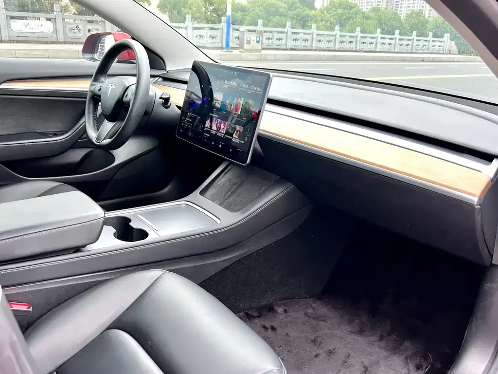 Tesla Model 3 — фото 5