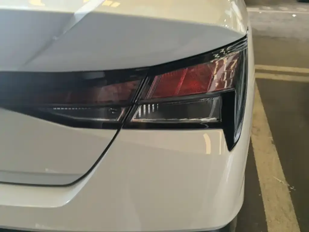 Hyundai Elantra — фото 4