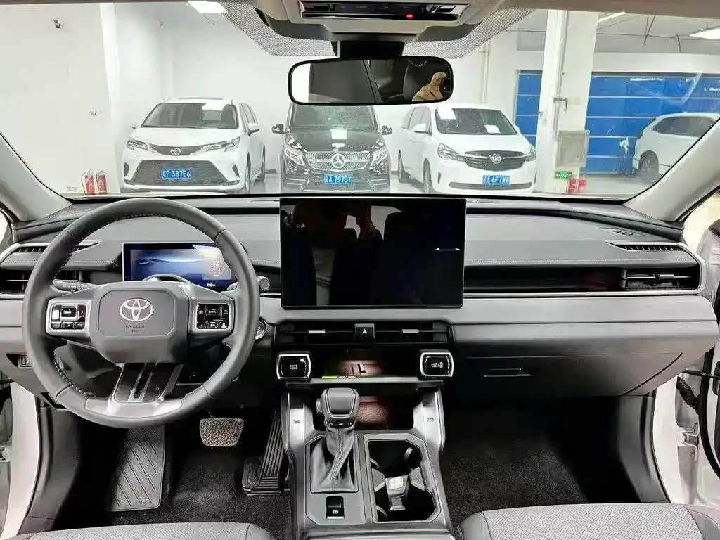 Toyota RAV4 — фото 6