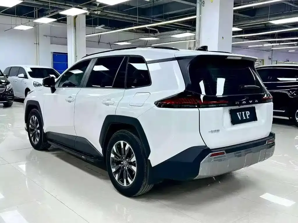 Toyota RAV4 — фото 2