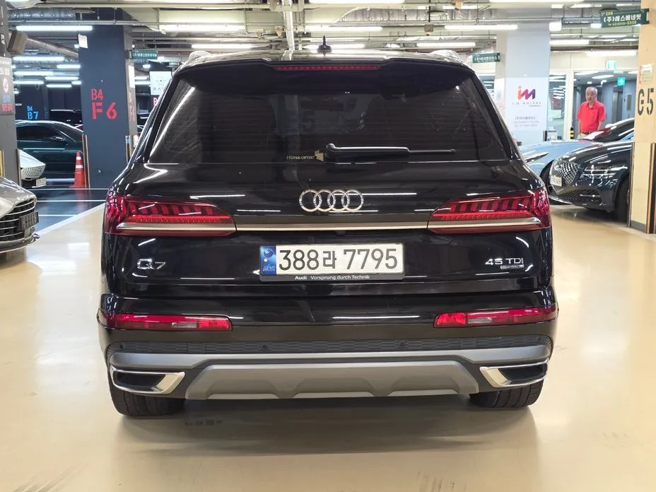 Audi Q7 — фото 10