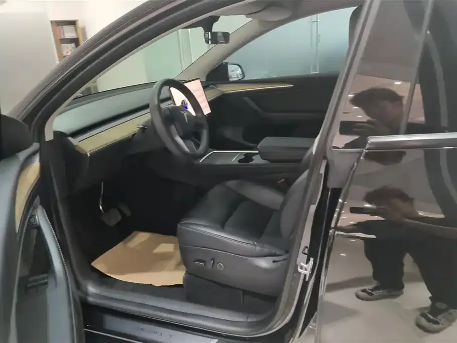Tesla Model Y — фото 2