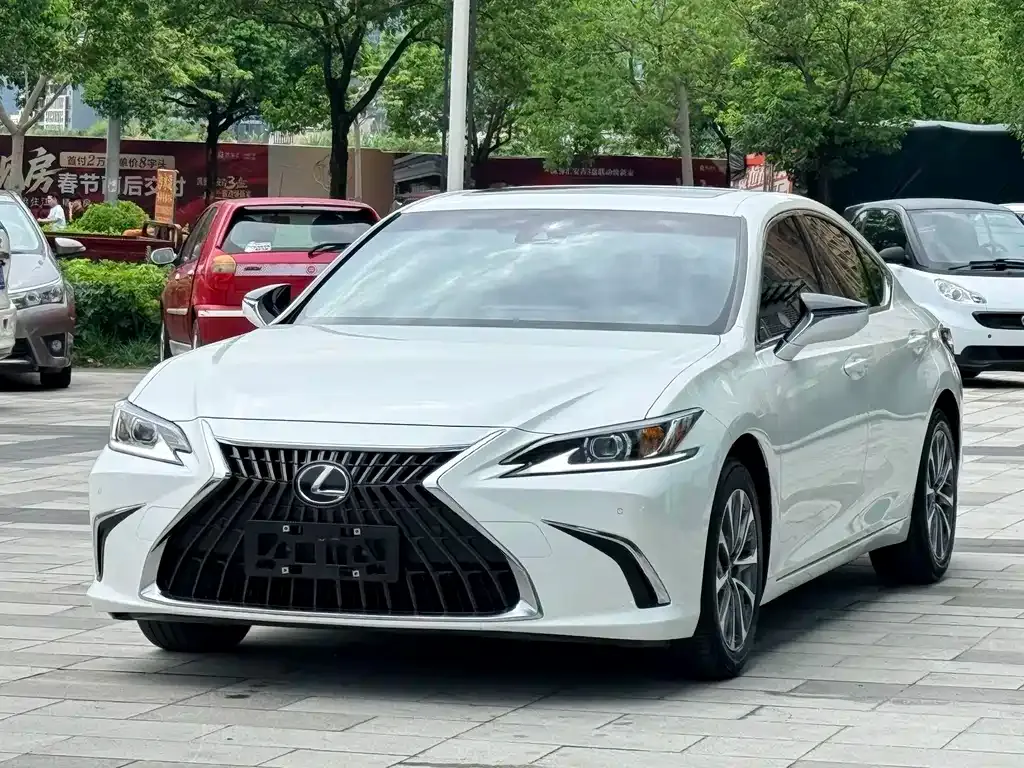 Lexus ES — фото 1