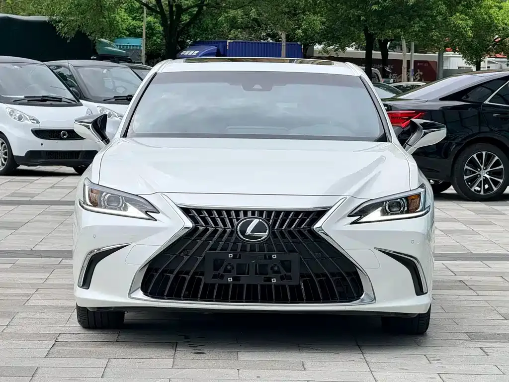 Lexus ES — фото 10