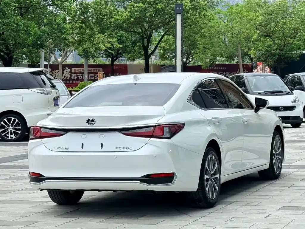 Lexus ES — фото 8