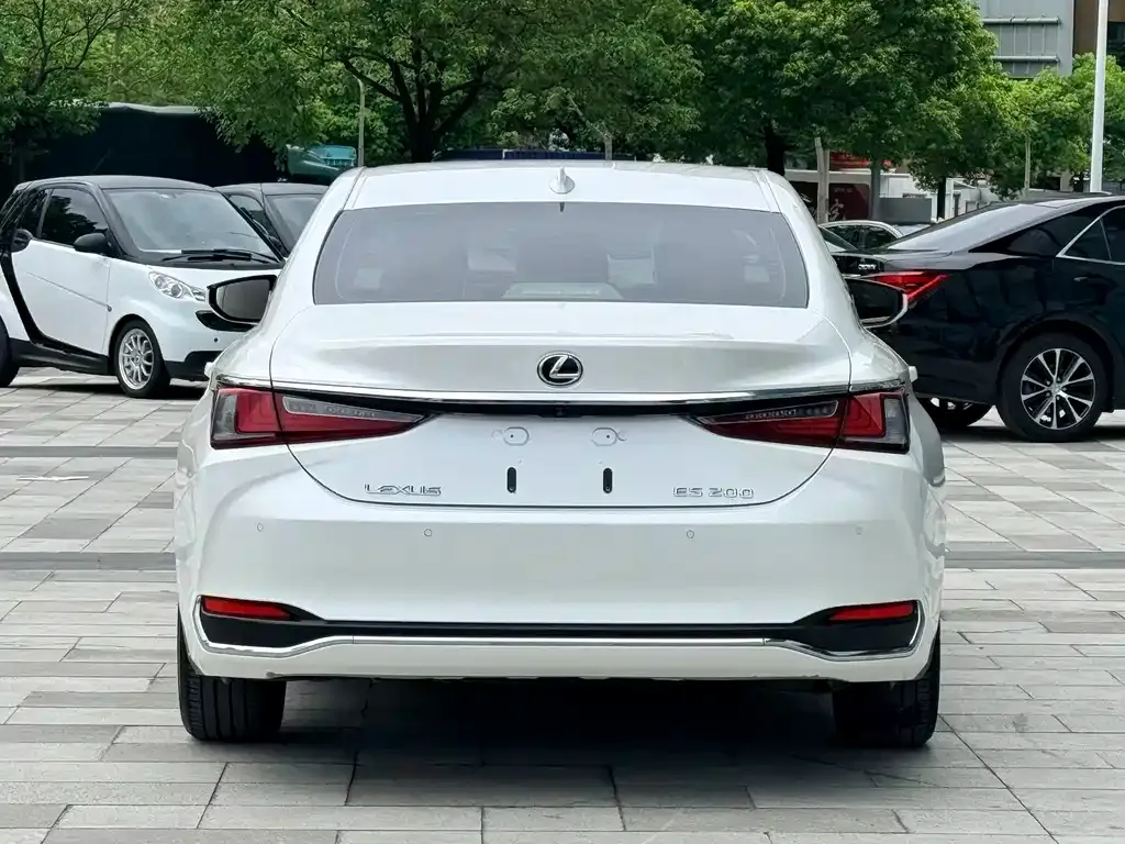 Lexus ES — фото 5