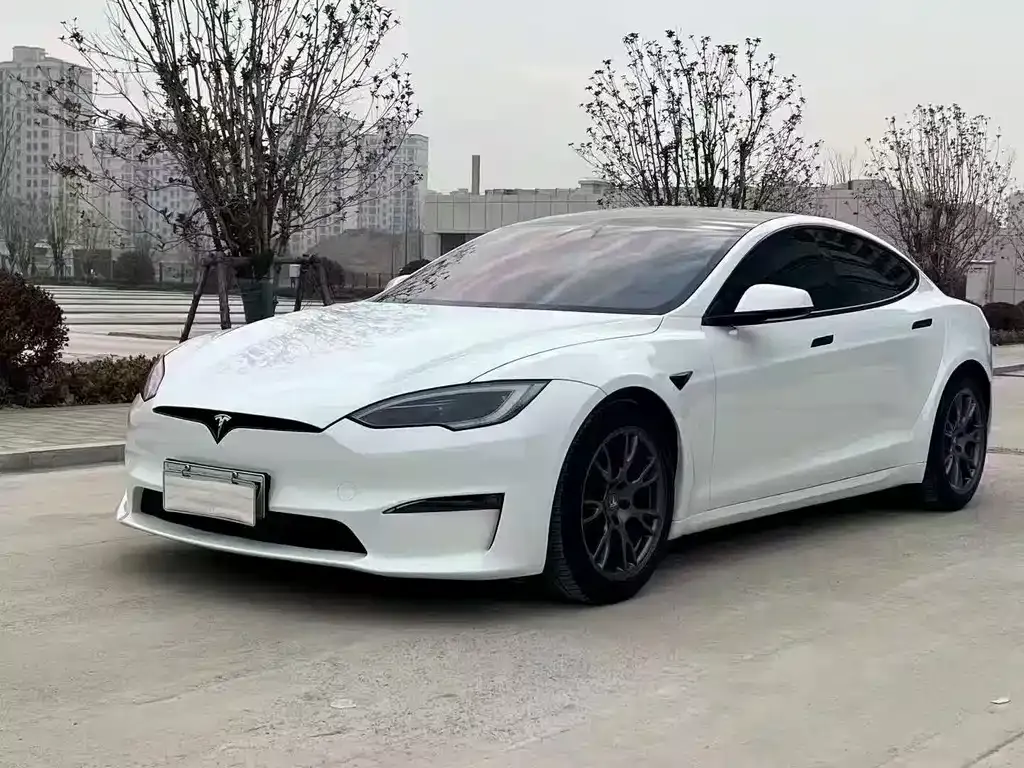 Tesla Model S — фото 1