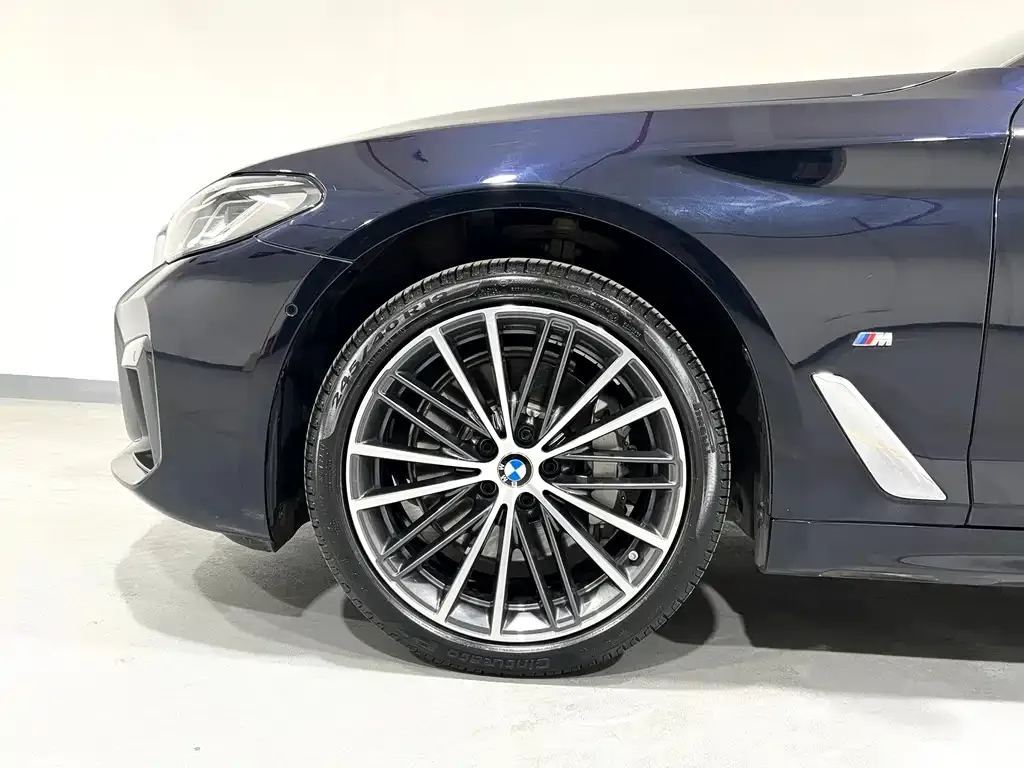 BMW 5 Series — фото 10