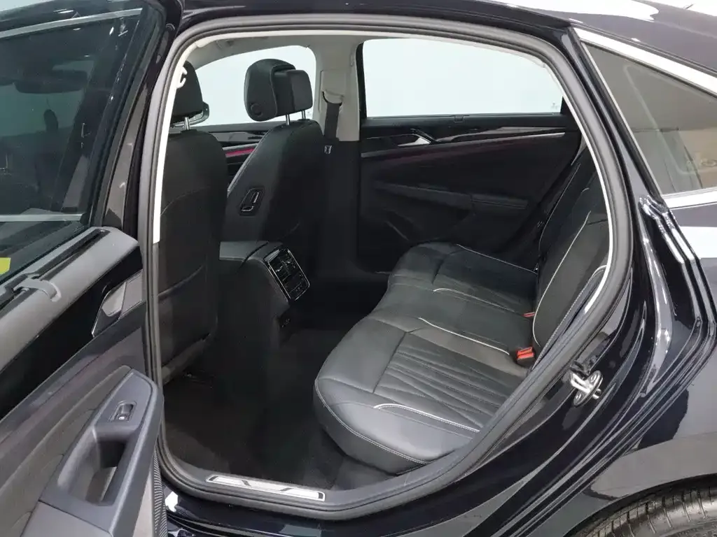 Volkswagen Passat — фото 8