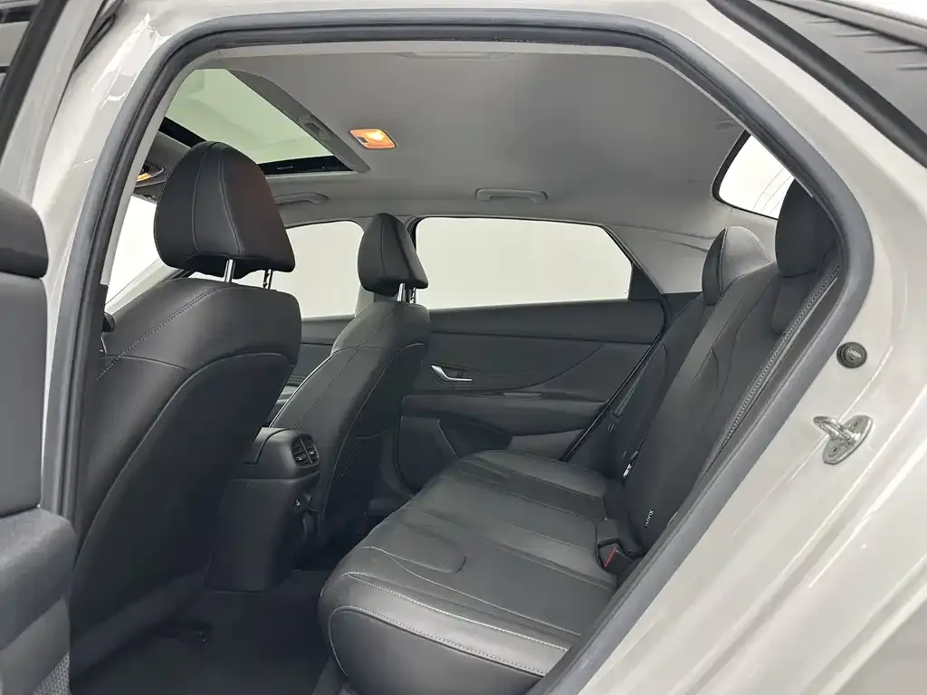 Hyundai Elantra — фото 9