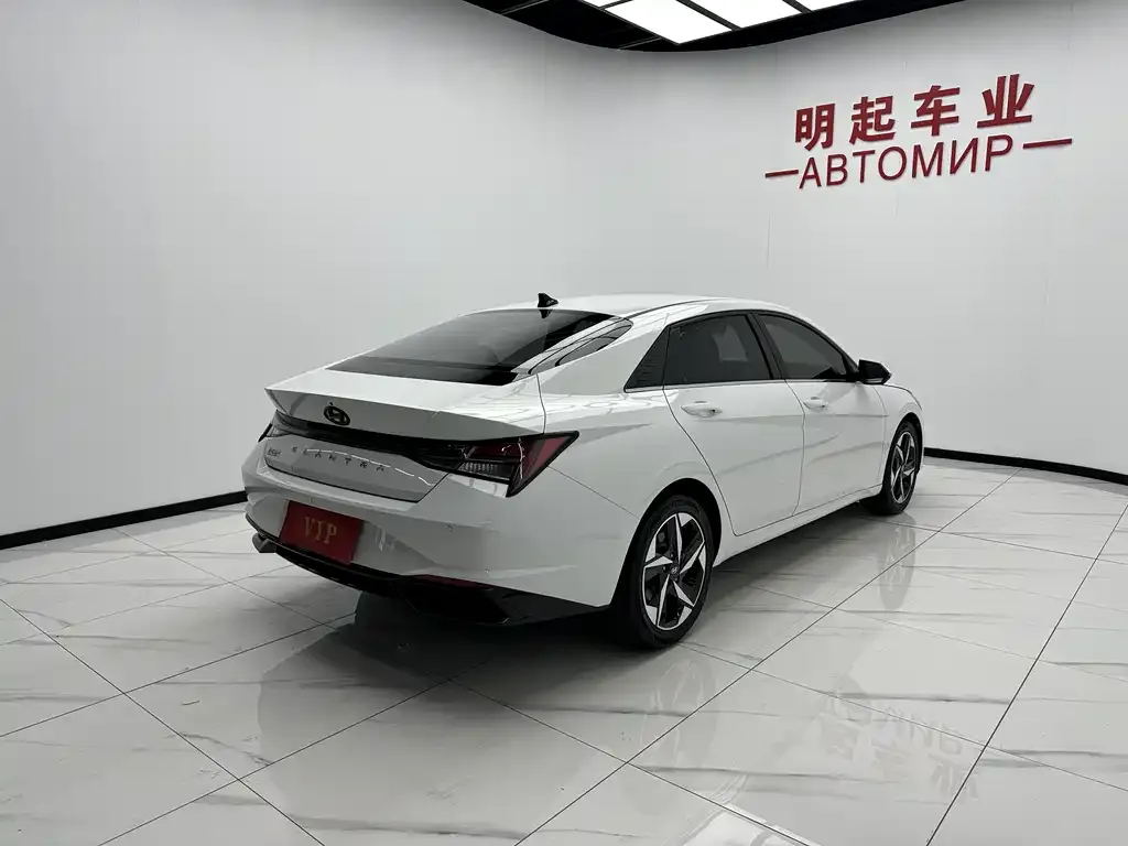 Hyundai Elantra — фото 3
