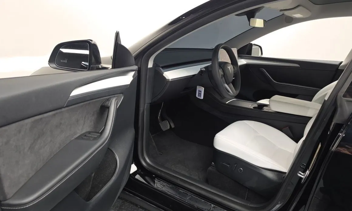 Tesla Model Y — фото 8