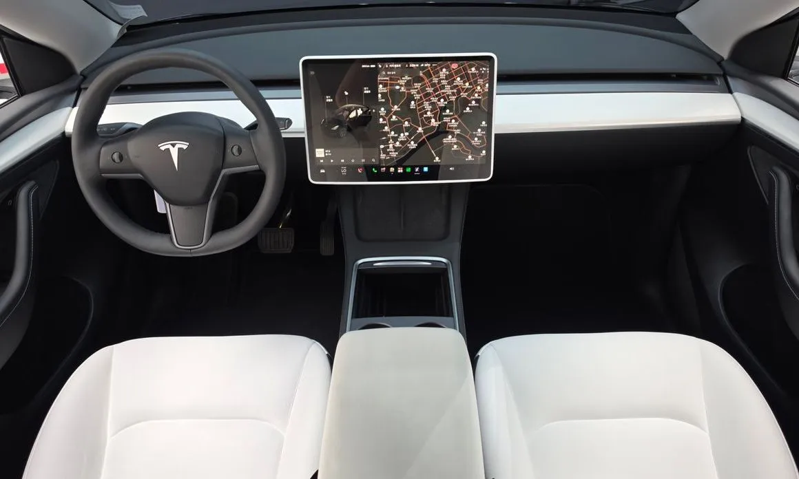 Tesla Model Y — фото 6