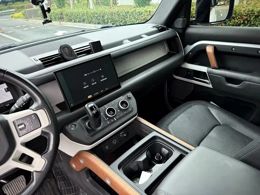 Land Rover Defender — фото 10