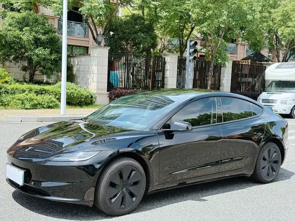 Tesla Model 3 — фото 8