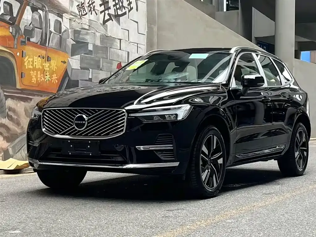 Volvo XC60 — фото 1