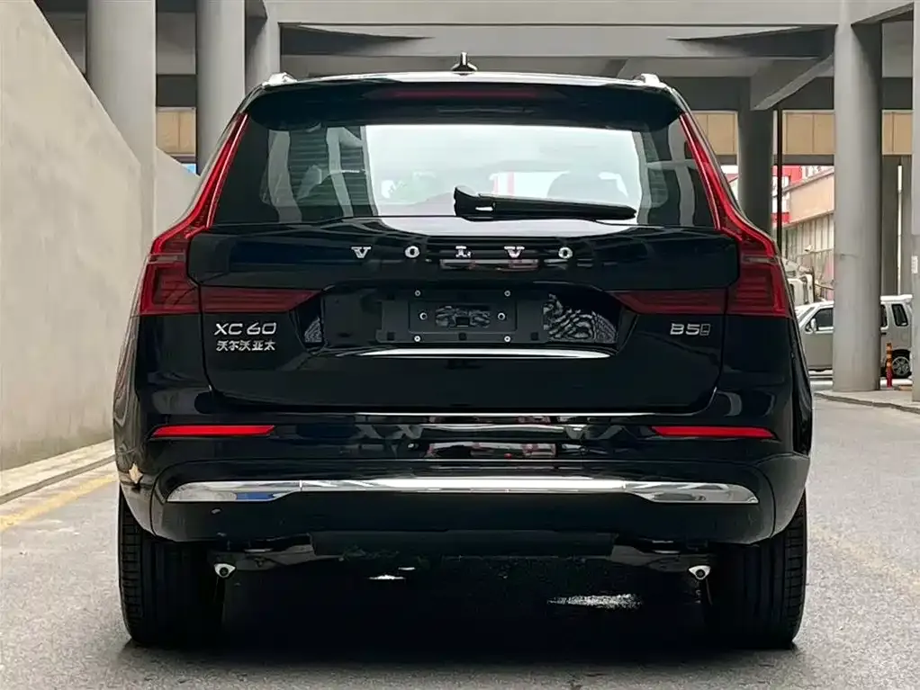 Volvo XC60 — фото 5