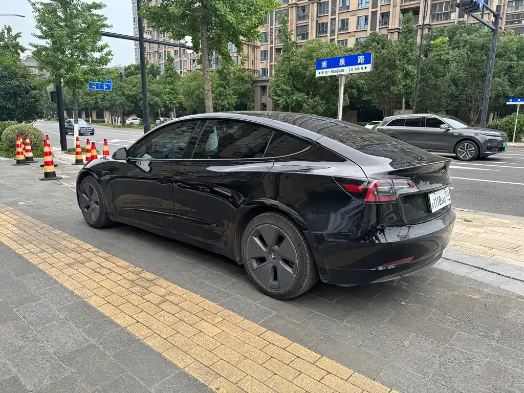 Tesla Model 3 — фото 4