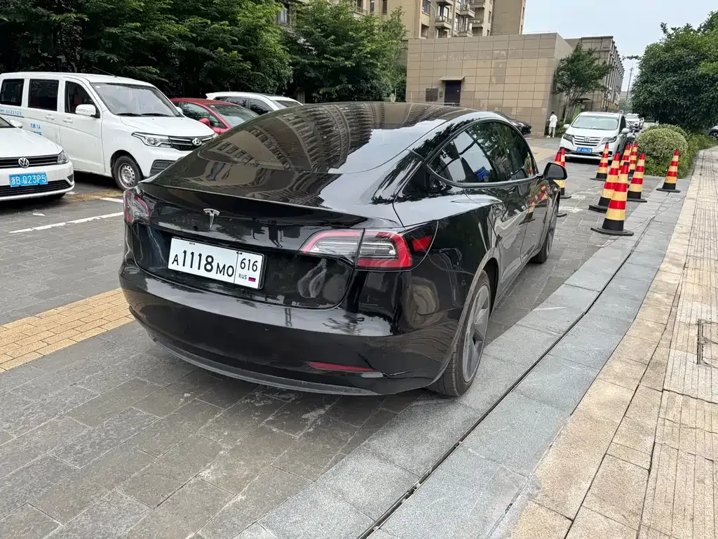 Tesla Model 3 — фото 2