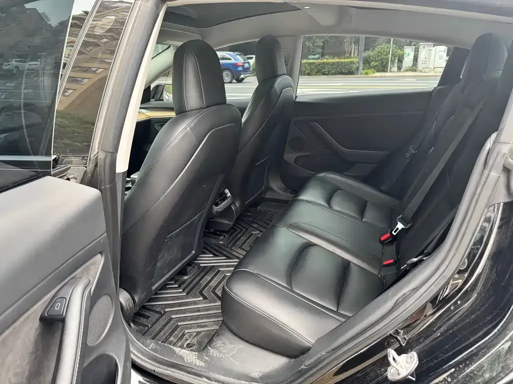 Tesla Model 3 — фото 3