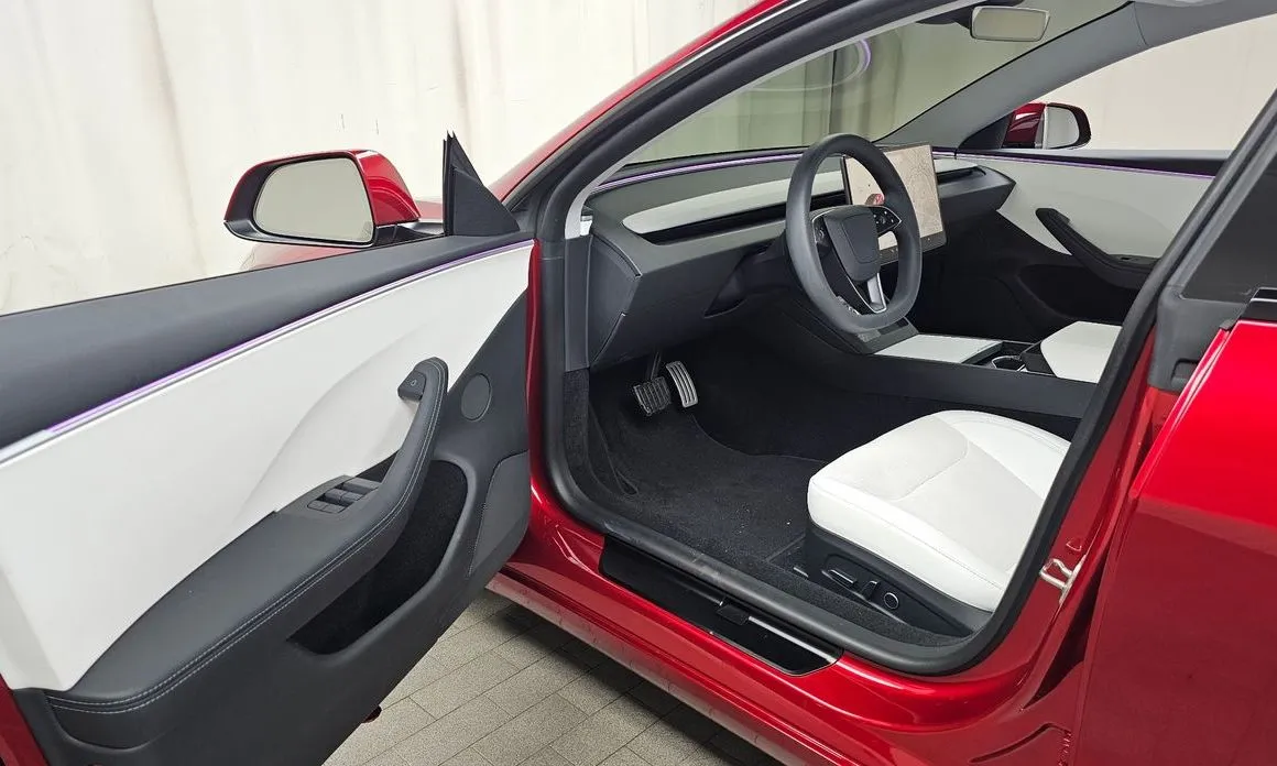 Tesla Model 3 — фото 7