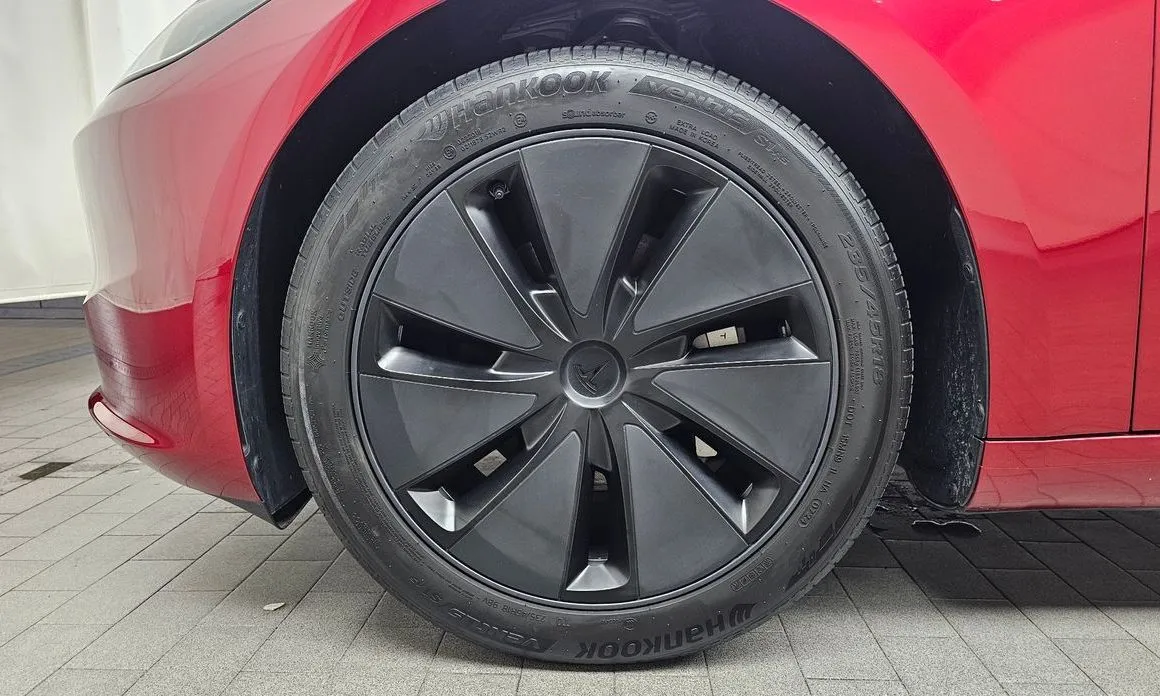 Tesla Model 3 — фото 10