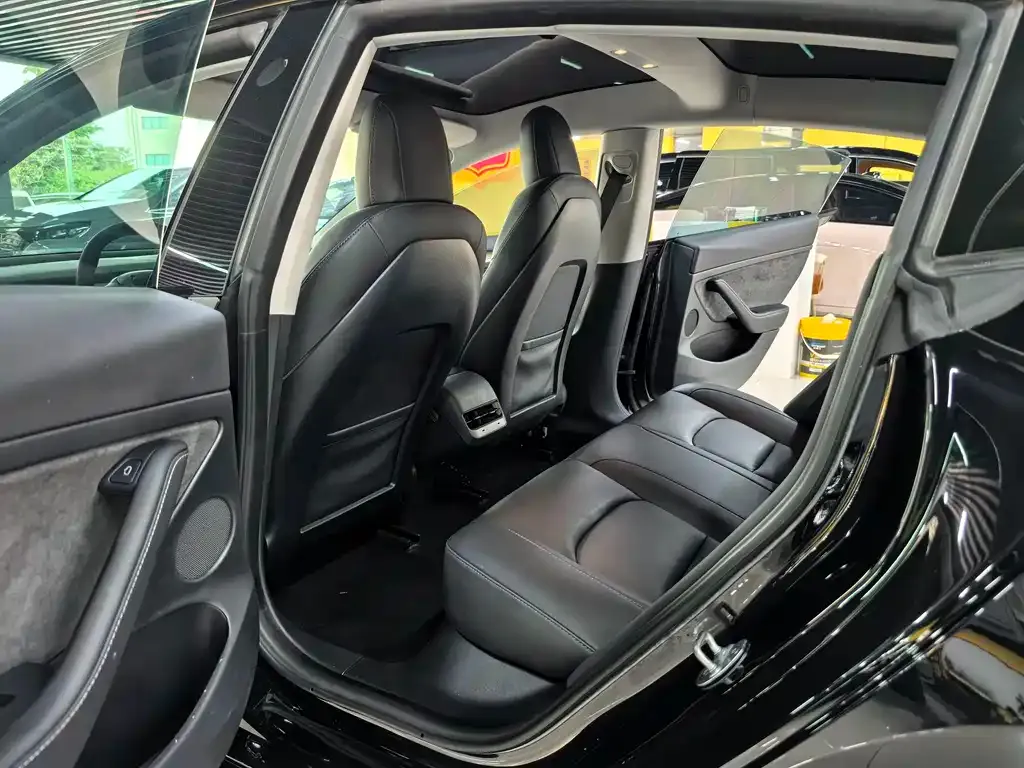 Tesla Model 3 — фото 4