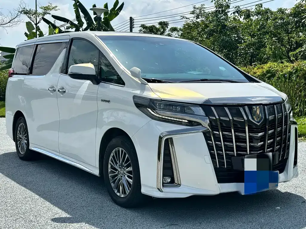 Toyota Alphard — фото 8