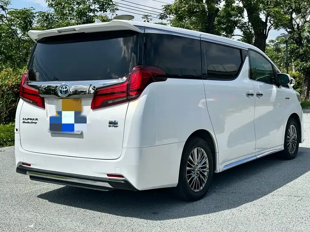 Toyota Alphard — фото 3