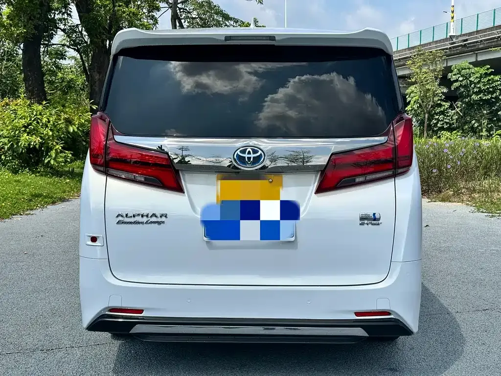 Toyota Alphard — фото 7