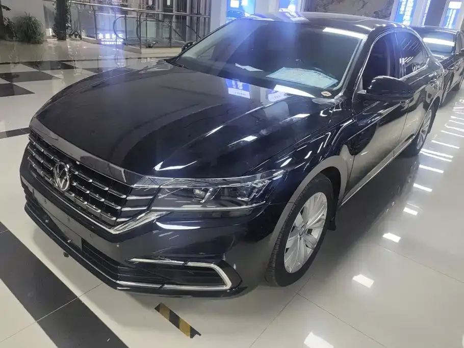 Volkswagen Passat — фото 1
